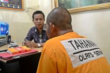 2 Kali Tiduri Anak Tiri,...