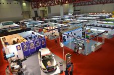 Pasar Otomotif Indonesia...