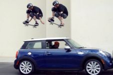 Aksi Tony Hawk Lompati...