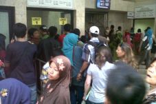 Warga Penasaran Ingin...