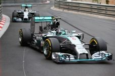 Hamilton Tantang Rosberg...