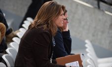 Mauresmo Berada di Tengah...