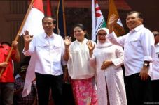 Jokowi Minta Restu &...