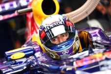 Ricciardo Tantang Vettel...