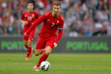 Ronaldo Kembali Mengalami...