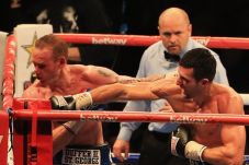 Froch Pertahankan Gelar...