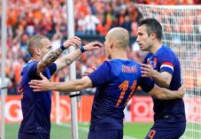 Van Persie Bawa Belanda...
