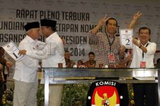 Jokowi Dituding Curi...