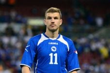 Edin Dzeko Ambil Bagian...