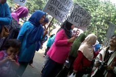 Tolak Pembangunan Apartemen,...