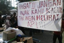Protes Kebijakan Pemkot...