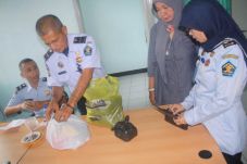 Begini Cara Menyelundupkan...