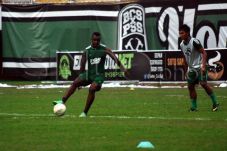 Bongkar Striker Demi...