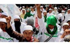 FPI dan Polisi Gerebek...
