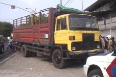 Rem Blong, Truk Fuso...