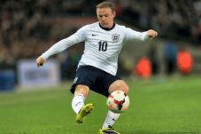 Rooney Dimainkan di...
