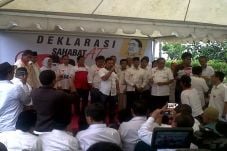 Akbar Kerahkan Sahabat...