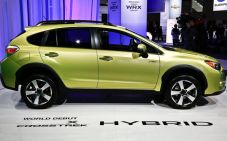 Mobil Hybrid Jadi Kebutuhan...