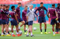 Hodgson Izinkan Pemain...