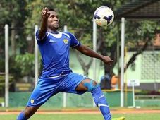 Persib Bantai Persima...