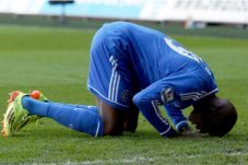 Demba Ba Antusias Sambut...