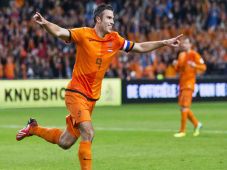 Van Persie Pastikan...