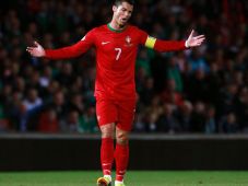 Ronaldo Minta Dukungan...