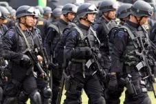 Polisi Kantongi Identitas...