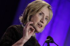 Hillary Clinton: Persenjatai...