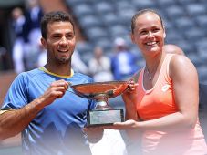 Groenefeld/Rojer Angkat...