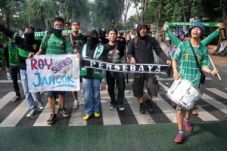 Blokir Aremania untuk...