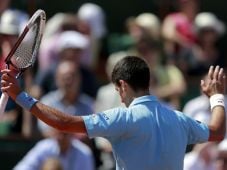 Djokovic Kesulitan Pertahankan...