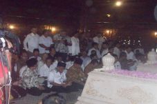 Prabowo Ziarah ke Makam...