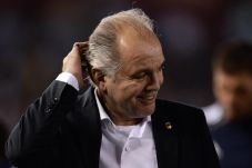 Sabella Gelisah dan...