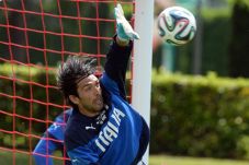 Buffon Sanggup Bermain...