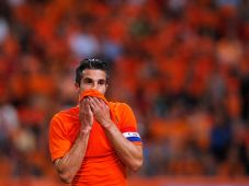 Van Persie Tahan Rasa...