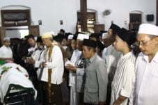 Mbah Idris Pengasuh...
