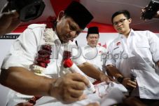 Prabowo Teken Kontrak...