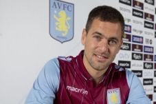 Joe Cole Lanjutkan Karir...