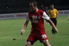 Michael atau Camara...