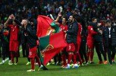 Portugal Hujani Gawang...