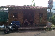Ditebas Pedang 1 Meter,...