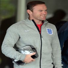 Rooney Pajang Foto Anak...