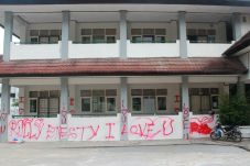 Diputus Pacar, Mahasiswa...