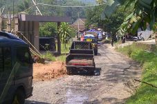 Longsor di Jalur Sinjai-Gowa...