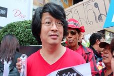 Lawan Junta Militer,...