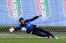 Buffon Tutup Daftar...