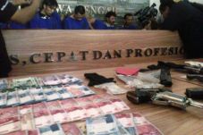 12 Perampok Spesialis...