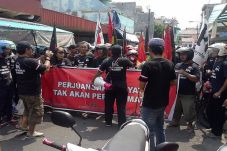 Warga Putat Jaya Dukung...