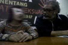 Diperawani Pria Hidung...
